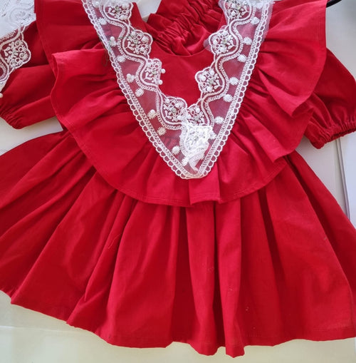 rochie din bumbac certificat oeko tex accesorizat cu dantelă și chiloțel pentru bebe versatil si realizabil din diverse culori și nuanțe