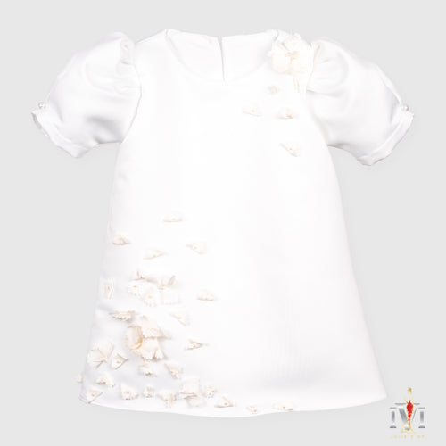 rochie elegantă albă pentru bebe și fetițe din tafta cu broderie și dantelă aplicată manual cu flori 3d si perle cusute in mijlocul lor cu mâneci bufante 