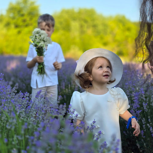 cămașă băieți și bebe albă din poplin bumbac organic 100%cu manșete și mâneci ajustabile si decolteu în v  și despicătură jos în v atelier ivi exclusiv custom made galbenă bleu kaki dungi picățele