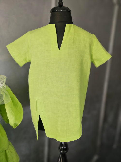 camasa din in pentru baieti si bebelusi certificat oekotex de culoare verde deschis ce se poate asorta cu rochita surioara si top si fusta mamici