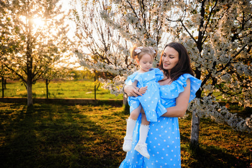 rochii matchy matchy mamă fiică din bumbac 100% organic certificat oeko tex fete femei bebeluși și fetițe bleu cu buline albe și volane